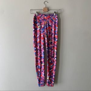 Candy hearts yoga pants
